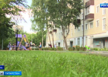 Рустам Минниханов оценил благоустройство двора на Шамиля Усманова в Казани