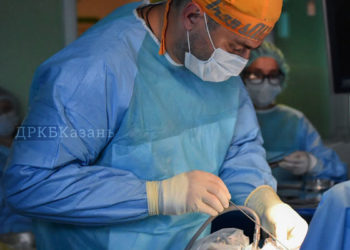 В ДРКБ младенца прооперировали с помощью оптики выоского разрешения