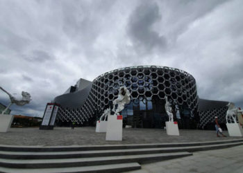 У нового ТЦ в Казани открылась выставка «Атлеты неофутуризма»