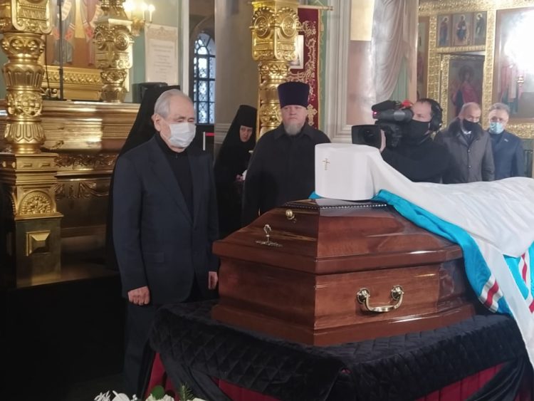 Минтимер Шаймиев простился с митрополитом Феофаном в Благовещенском соборе