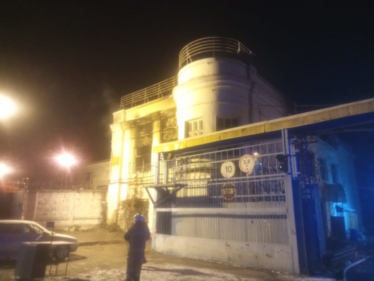 На ночном пожаре в Казани погибли 5 мужчин