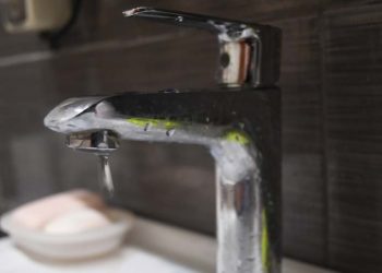 Казанцев предупредили о том, что вода из крана может окраситься в зеленый цвет