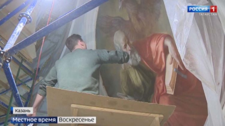 В воссозданном соборе Казанской иконы Божией матери проводят художественную роспись стен