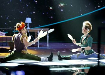 Сергей Безруков восхитился способностями жонглеров из Казани