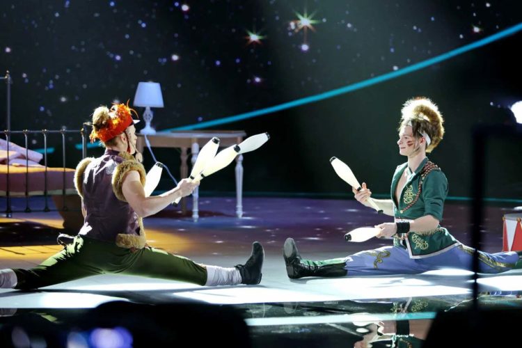 Сергей Безруков восхитился способностями жонглеров из Казани