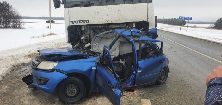 Водитель «Лады» погиб в страшной аварии на трассе М7 в Татарстане