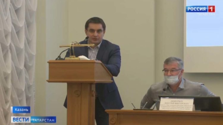 Рустам Минниханов наградил выдающихся татарстанцев