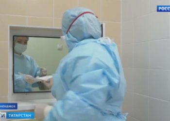 Челнинским врачам сделали прививку от коронавируса