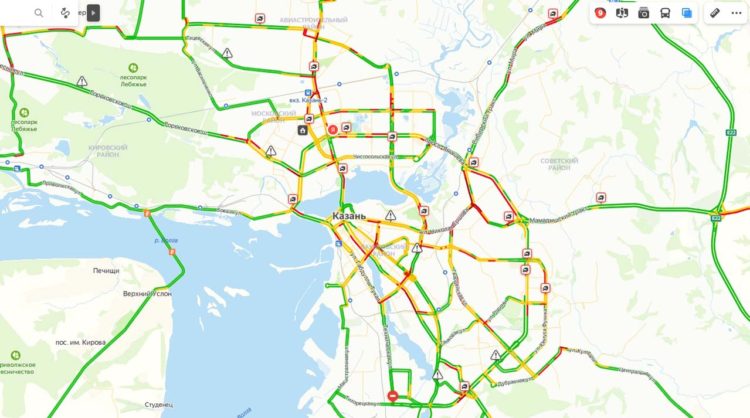 Казань «встала» в 9-балльных пробках из-за снегопада
