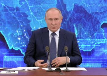 Владимир Путин назвал снижение бедности в России амбициозной, но реальной целью