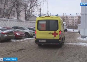 Челнинским врачам сделали прививку от коронавируса