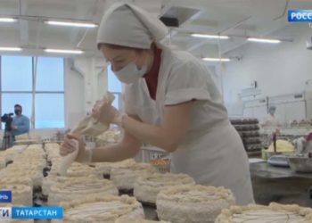 Рустам Минниханов наградил врачей Татарстана за борьбу с коронавирусом