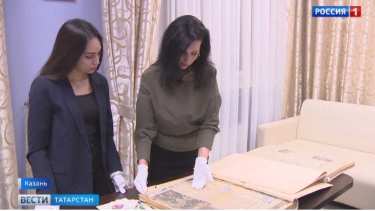 «Вести» изучили новогодние открытки и поздравления советских времен в Госмузее РТ