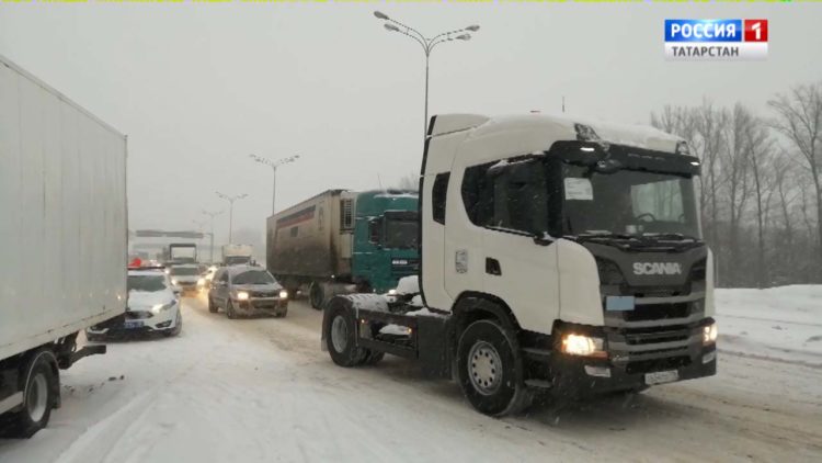 Под Казанью произошла массовая авария с участием 17 машин