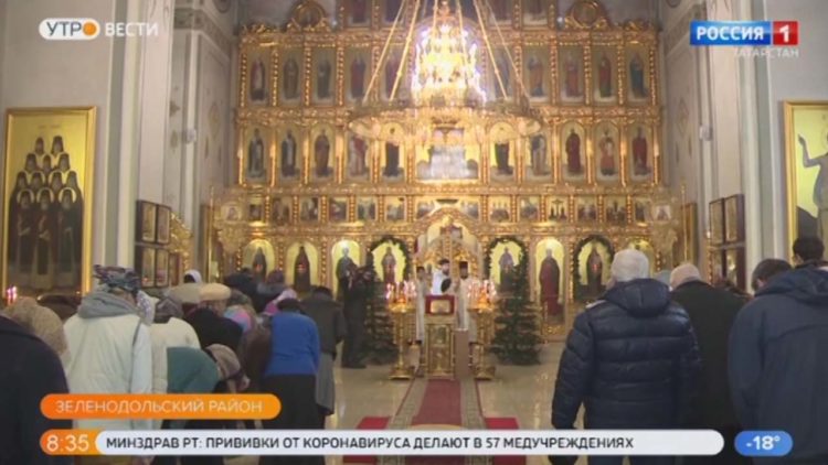 Митрополит Кирилл совершил чин освящения воды на Раифском озере