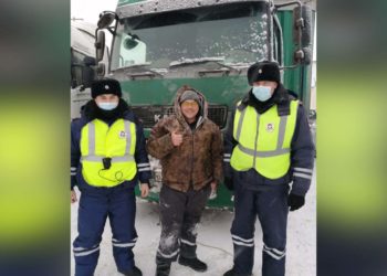 Инспекторы ГИБДД Татарстана помогли водителю фуры из Тюмени, застрявшему в негу на трассе