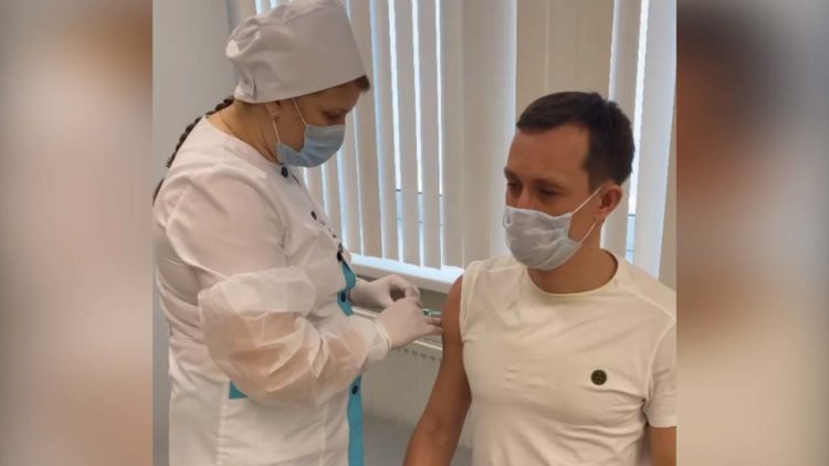 Глава минцифры РТ Айрат Хайруллин привился от COVID-19