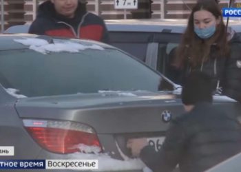 Автопрятки в центре Казани: как обманывают водители, чтобы не платить штраф за парковку