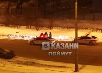 В Казани автомобиль нарушителя, уходившего от погони, перевернулся на крышу