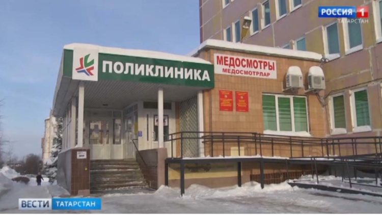 Коммунальщики Казани не могут очистить дворы от снега из-за неубранных автомобилей