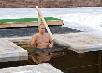 Путин окунулся в иордань на Крещение