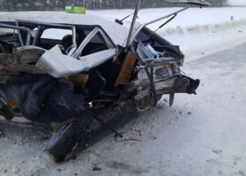 Две легковушки столкнулись лоб в лоб на трассе в Татарстане