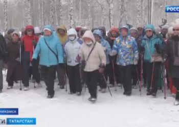 В Нижнекамске пенсионеров приглашают на занятия по скандинавской ходьбе в университете третьего возраста
