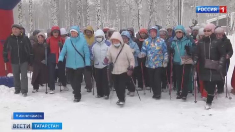 В Нижнекамске пенсионеров приглашают на занятия по скандинавской ходьбе в университете третьего возраста