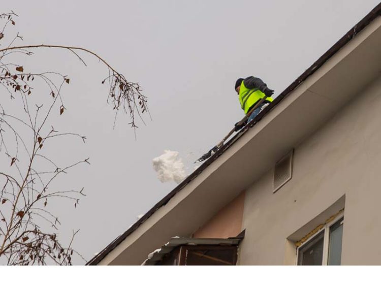 На участке М7 в Татарстане с гололедом борются с помощью чистой соли