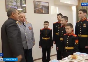 Рустам Минниханов пообщался с курсантами казанского Суворовского училища