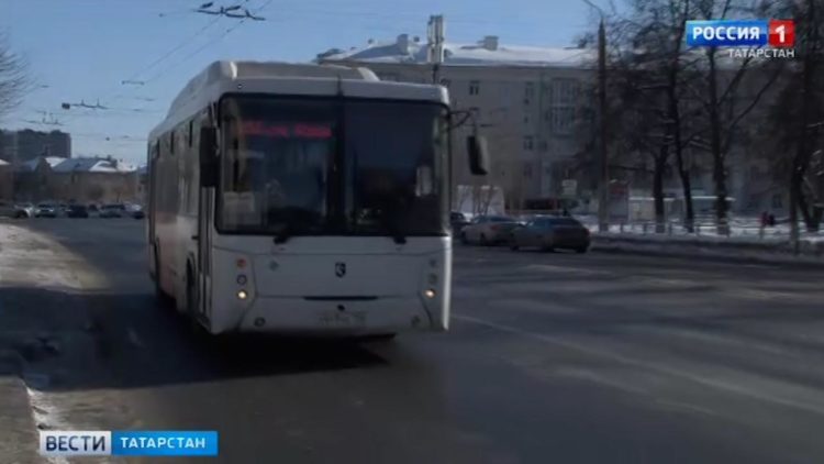 Цены на импортные розы и тюльпаны подскочили почти в два раза