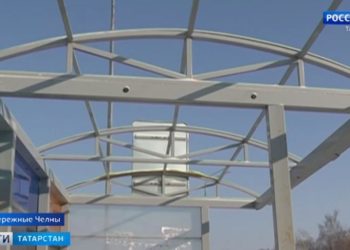 Челнинцы жалуются на разбитые остановки: негде укрыться в мороз в ожидании транспорта