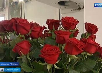 Цены на импортные розы и тюльпаны подскочили почти в два раза