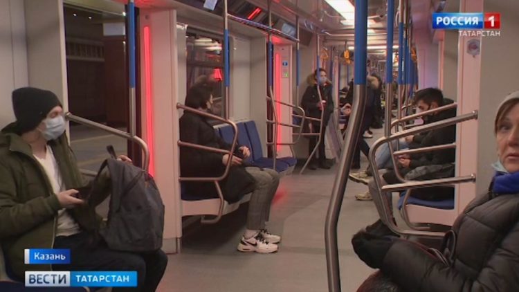 Цены на импортные розы и тюльпаны подскочили почти в два раза