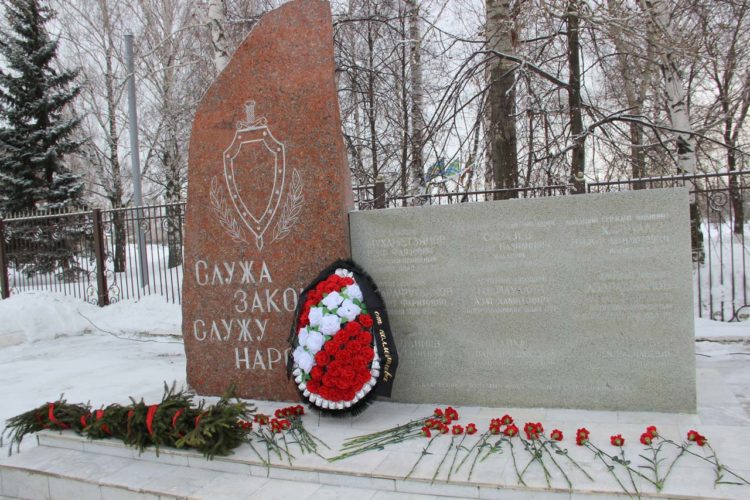 Буинцы почтили память земляков, погибших при исполнении служебных обязанностей