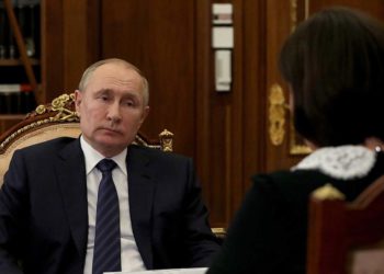 Владимир Путин оценил новый электрокар КАМАЗа