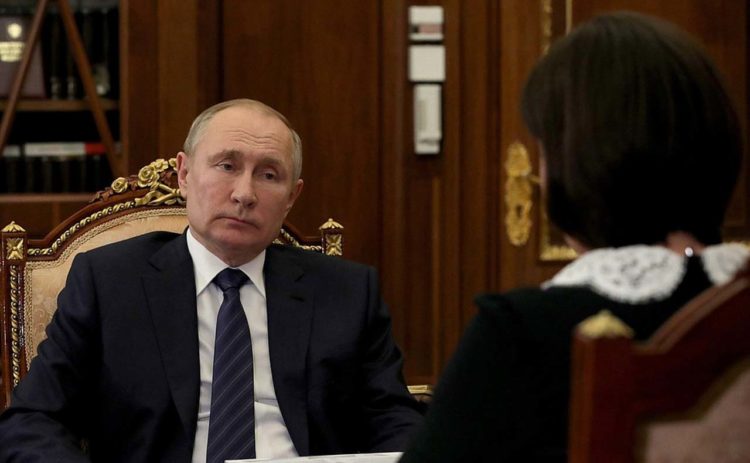 Владимир Путин оценил новый электрокар КАМАЗа