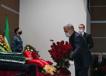 Рустам Минниханов посетил церемонию прощания с Рашитом Салаховым