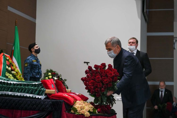Рустам Минниханов посетил церемонию прощания с Рашитом Салаховым