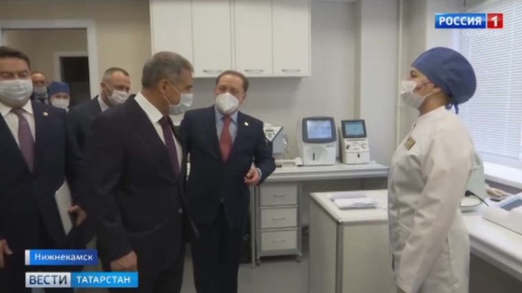 Рустам Минниханов посетил в Нижнекамске отремонтированную ЦРБ