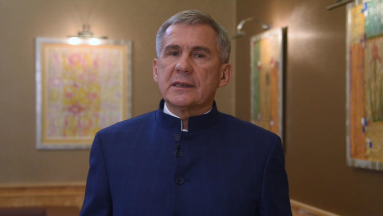 Рустам Минниханов поздравил военнослужащих с Днем защитника Отечества