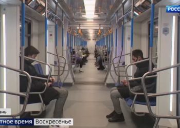 В казанском метро появились новые комфортабельные вагоны с разъемами для смартфонов