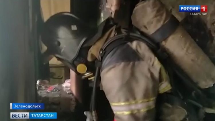 В Зеленодольске из пожара спасли 16 человек. Предположительно, это был поджог