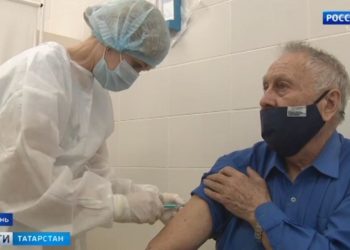 Актеры театра имени Галиаскара Камала сделали прививки от коронавируса