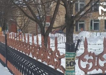 В Челнах после шума в сети с забора детского сада убрали колючую проволоку