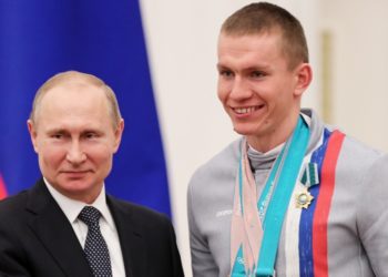 Путин поздравил лыжника Александра Большунова и назвал его главным героем гонки