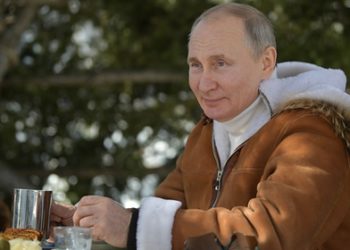 Владимир Путин бросил монетку в сибирской тайге
