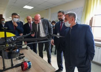 Вице-премьеру РФ показали технологии добычи нефти в научном центре КФУ