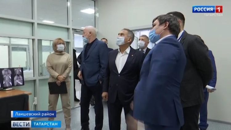 Рустам Минниханов посетил новое централизованное архивохранилище Росреестра