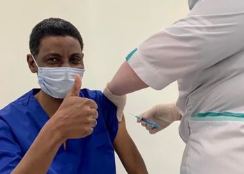 Хирург из Судана, переехавший в Татарстан во время пандемии, привился от коронавируса